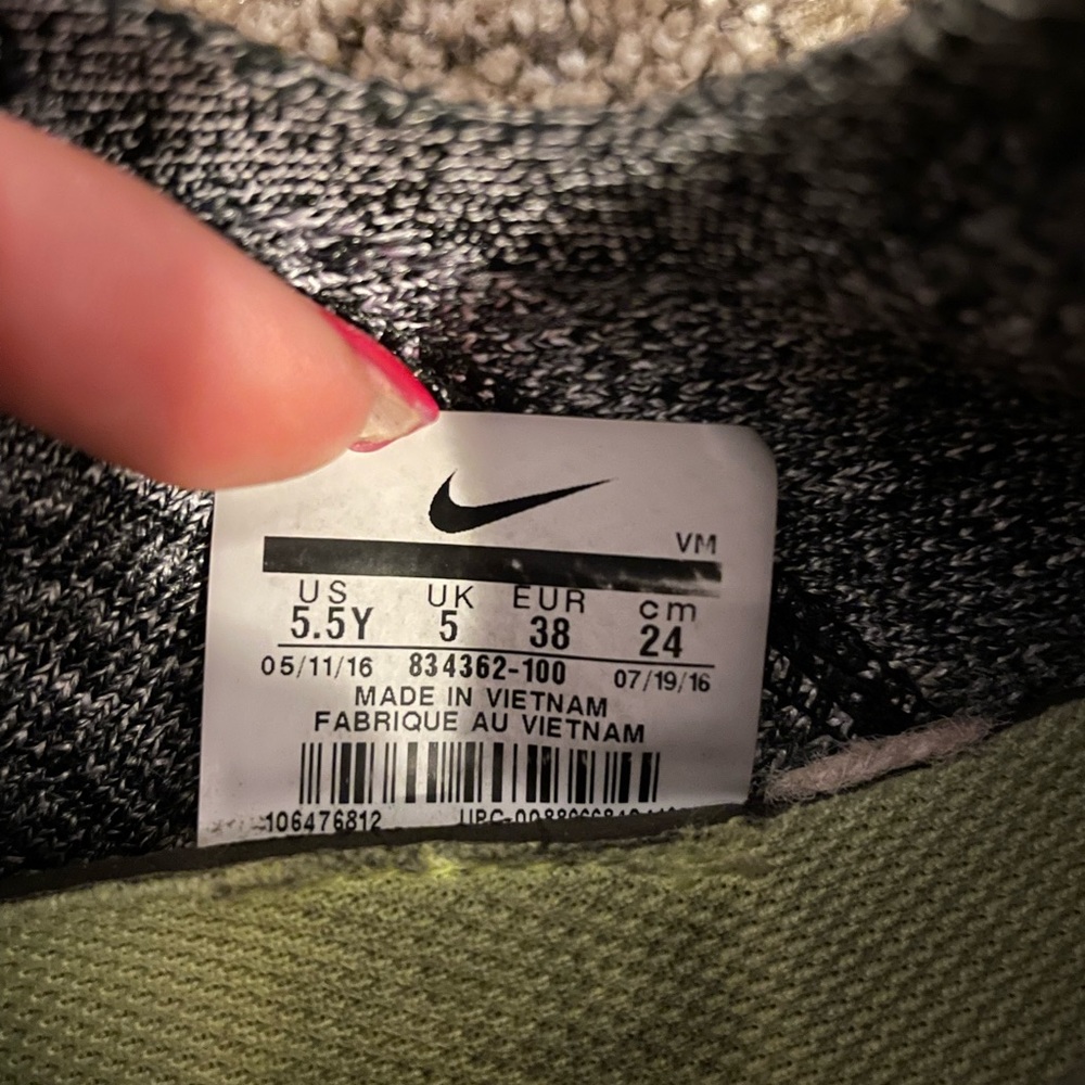 Nike free flyknit shoes - Picture 4 of 4